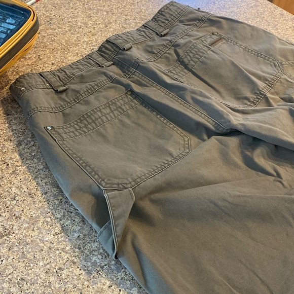 Eastern Mountain Sports Pants BROKEN BUTTON Size 34 But May Run Smaller - Picture 11 of 17